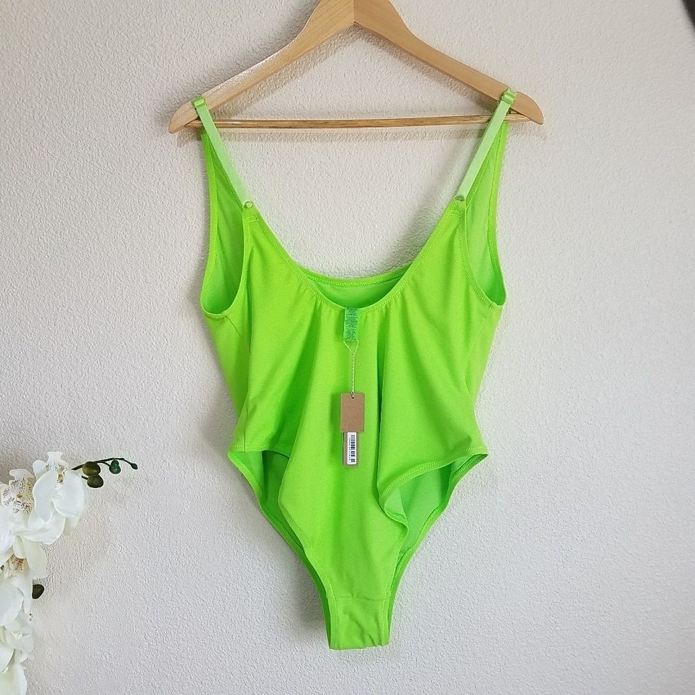 SKIMS SIGNATURE SWIM SCOOP NECK ONE PIECE NEON GREEN - Picture 3 of 7